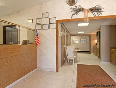Super 8 By Wyndham Hartford Wi Hotel Interior photo